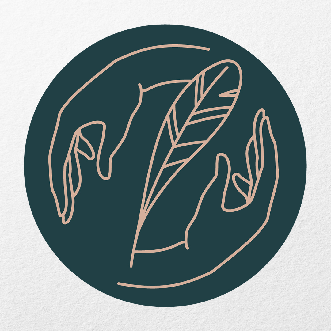 Logo de l'Institut Somsy. Sur cette version, les lignes du logo sont en rose cashmere sur fond vert nordic, le logo est imprimé sur un papier blanc texturé.